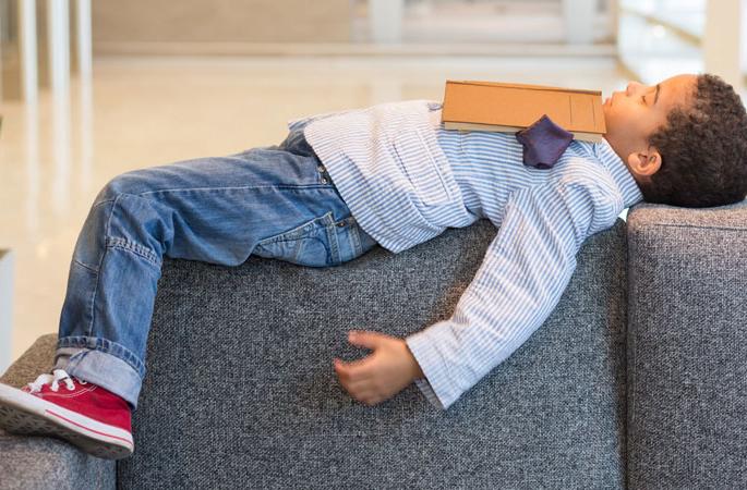 Insufficient sleep due to insufficient sleep | अपुऱ्या झोपेमुळे वाढतो अचरबचरपणा