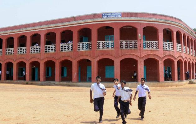 India's private school-college | भारतीयांचा कल खासगी शाळा-कॉलेजकडे
