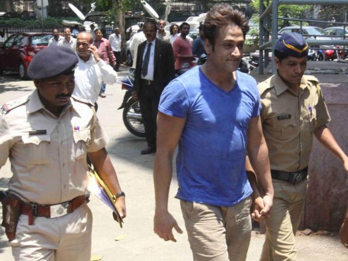 Pushing for popular sexual assault | लैंगिक छळाच्या आरोपाने लोकप्रियतेला धक्का - Pushing for popular sexual assault | लैंगिक छळाच्या आरोपाने लोकप्रियतेला धक्का -