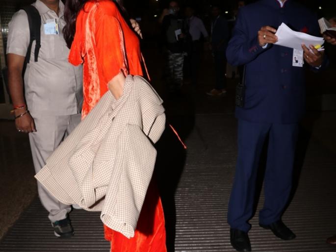 Look at the Orange Color Tracks Jackin Fernandes! | आॅरेंज कलरच्या ट्रॅकसूटमध्ये पहा जॅकलीन फर्नांडिसचा अंदाज! Look at the Orange Color Tracks Jackin Fernandes! | आॅरेंज कलरच्या ट्रॅकसूटमध्ये पहा जॅकलीन फर्नांडिसचा अंदाज!