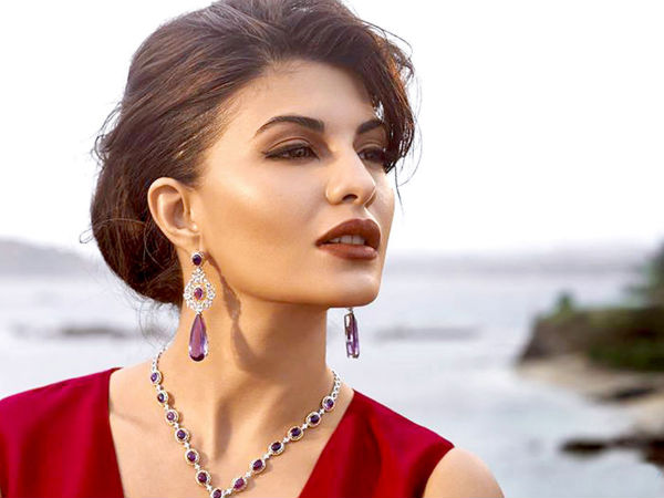 Checker in Jacqueline Fernandes 'Jhalak Dikhlaa Jaa' | जॅकलिन फर्नांडिस ‘झलक दिखला जा’ मध्ये परीक्षक Checker in Jacqueline Fernandes 'Jhalak Dikhlaa Jaa' | जॅकलिन फर्नांडिस ‘झलक दिखला जा’ मध्ये परीक्षक