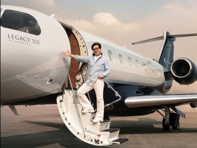 Astonishing plane taken by Jackie Chan | जॅकी चॅनने घेतले आलिशान विमान