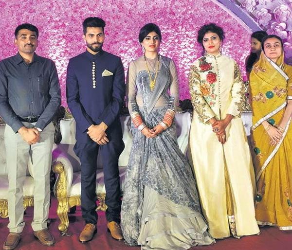 Rewa glamorous avatar in the reception | रिसेप्शनमध्ये रीवाचा ग्लॅमरस अवतार