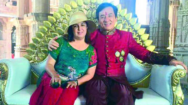 Jackie Chan dancing at Farah's lock! | जॅकी चॅन नाचतोय फराहच्या तालावर! Jackie Chan dancing at Farah's lock! | जॅकी चॅन नाचतोय फराहच्या तालावर!