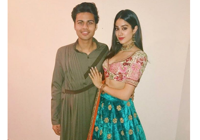 SEE PIX: Did Sridevi accept daughter boyfriend after all? | SEE PIX: अखेर श्रीदेवीने केला मुलीच्या बॉयफ्रेंडचा स्वीकार? SEE PIX: Did Sridevi accept daughter boyfriend after all? | SEE PIX: अखेर श्रीदेवीने केला मुलीच्या बॉयफ्रेंडचा स्वीकार?