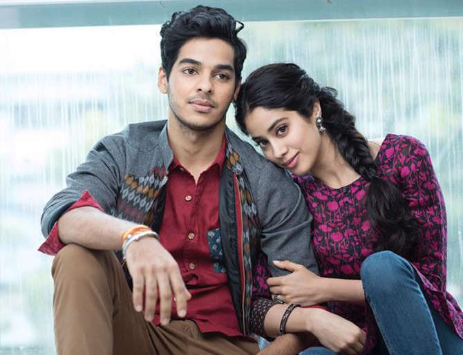 Jhanvi Kapoor and Ishaan Khattar set shot with 'Bandhak' shot! | जान्हवी कपूर अन् ईशान खट्टरचा सेटवरील बंदुकीसह फोटो ‘धडक’ला! Jhanvi Kapoor and Ishaan Khattar set shot with 'Bandhak' shot! | जान्हवी कपूर अन् ईशान खट्टरचा सेटवरील बंदुकीसह फोटो ‘धडक’ला!