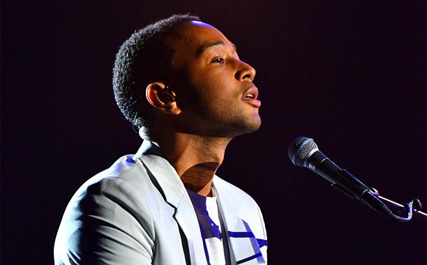 John Legend says, I'm not romantic | जॉन लीजेंड म्हणतोय, मी रोमॅण्टिक नाही