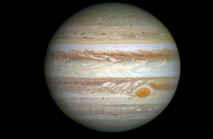 Amateur astronomer's nose 'guillilla' | हौशी खगोलशास्त्रज्ञाच्या नजरी ‘गुरूलीला’