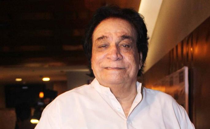 Veteran actor Kader Khan, who suffered a stroke, went to the hospital | ज्येष्ठ अभिनेते कादर खान यांची तब्येत बिघडली,रूग्णालयात केले दाखल Veteran actor Kader Khan, who suffered a stroke, went to the hospital | ज्येष्ठ अभिनेते कादर खान यांची तब्येत बिघडली,रूग्णालयात केले दाखल