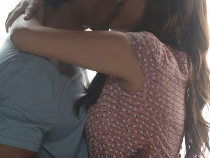 The first time Liplock Sin gave him | तिनं दिला पहिल्यांदाच लिपलॉक सिन