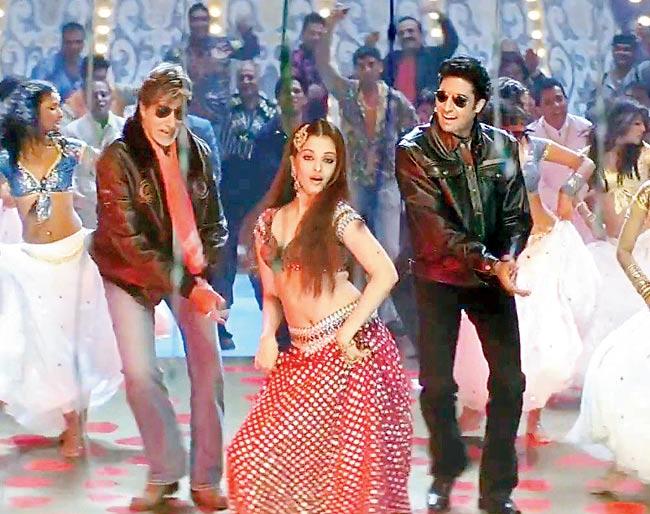 Do you know what happened to the clothes made by the hero and the heroine in the Bollywood film? | ​बॉलिवूडच्या चित्रपटात नायक-नायिकेने घातलेल्या कपड्यांचे काय होते तुम्हाला माहीत आहे का?