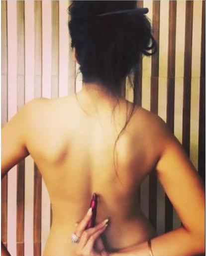Why did Kamya Punjabi share social networking with her topless photo? | काम्या पंजाबीने सोशल नेटवर्किंगवर का शेअर केला तिचा टॉपलेस फोटो? Why did Kamya Punjabi share social networking with her topless photo? | काम्या पंजाबीने सोशल नेटवर्किंगवर का शेअर केला तिचा टॉपलेस फोटो?