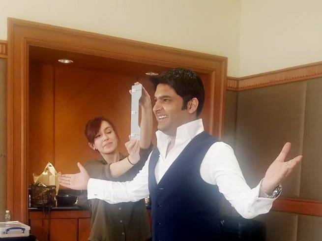 Now Kapilhi wax ... | आता कपिलही मेणाचा... Now Kapilhi wax ... | आता कपिलही मेणाचा...