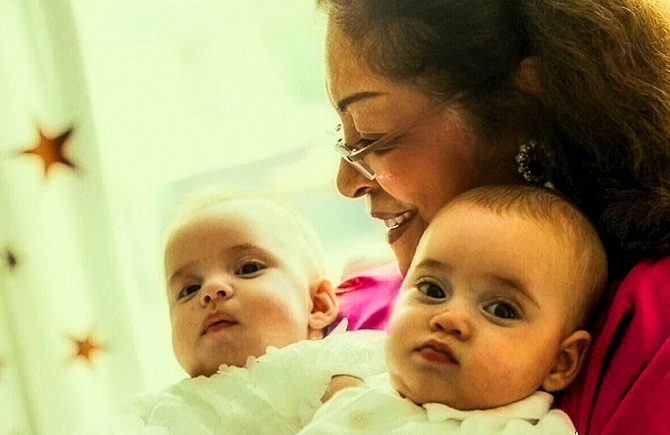 The Star Kid, who will be the guest of Karan Johar's success and the first birthday of Ruhie | करण जोहरच्या यश आणि रुहीच्या पहिल्या वाढदिवसाला हजेरी लावणार हे स्टार किड The Star Kid, who will be the guest of Karan Johar's success and the first birthday of Ruhie | करण जोहरच्या यश आणि रुहीच्या पहिल्या वाढदिवसाला हजेरी लावणार हे स्टार किड