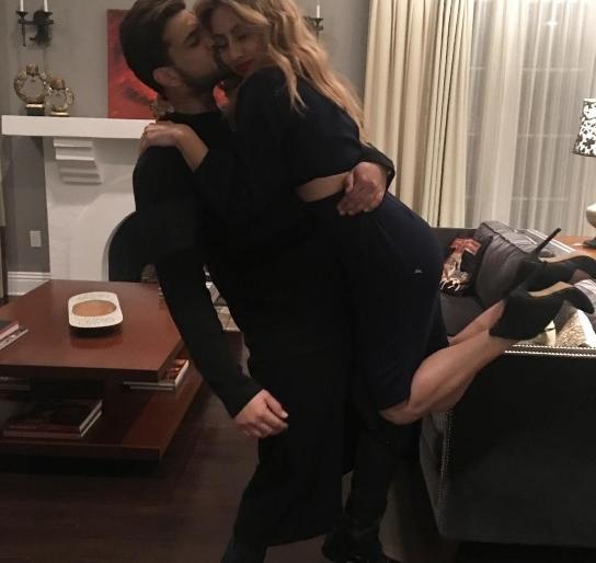 Special photo of Venation shared by Karan Kundra and Anushka Dandekar | करण कुंद्रा आणि अनुष्का दांडेकरने शेअर केले व्हेकेशनचे स्पेशल फोटो Special photo of Venation shared by Karan Kundra and Anushka Dandekar | करण कुंद्रा आणि अनुष्का दांडेकरने शेअर केले व्हेकेशनचे स्पेशल फोटो