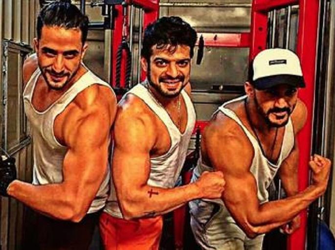 Karan Jim is sweating | करण जिममध्ये घाम गाळतोय Karan Jim is sweating | करण जिममध्ये घाम गाळतोय