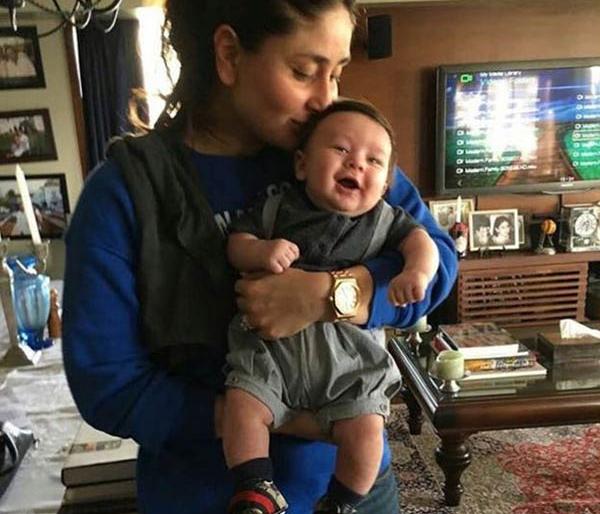 Latest PIC: Kareena Kapoor shared a cute photo of Timur !! | Latest PIC : करिना कपूरने शेअर केला तैमूरचा क्यूट फोटो!! Latest PIC: Kareena Kapoor shared a cute photo of Timur !! | Latest PIC : करिना कपूरने शेअर केला तैमूरचा क्यूट फोटो!!