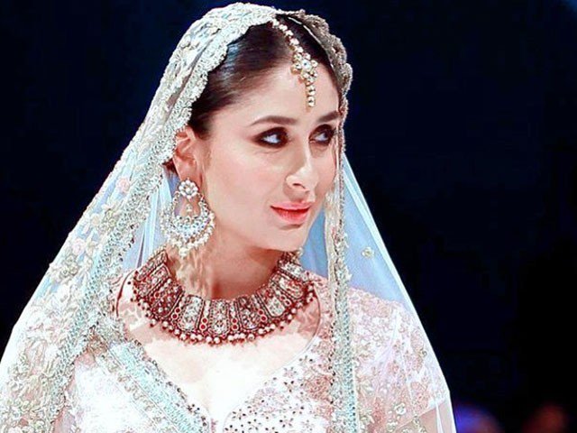 Click here to know about Kareena Kapoor Khan in the remake of this Marathi film | या मराठी चित्रपटाच्या रिमेकमध्ये दिसू शकते करिना कपूर खान..जाणून घेण्यासाठी क्लिक करा