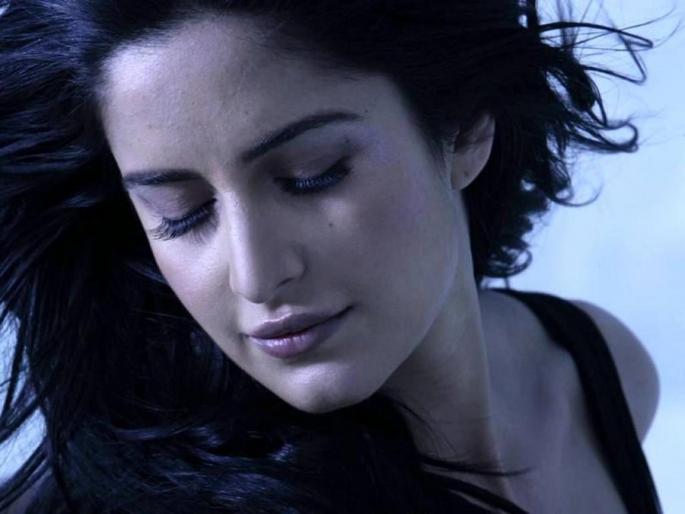 Katrina Kaif's melodious tears turned to the photographer !! | कॅटरिना कैफचा राग अनावर, फोटोग्राफरला केले बॅन!! Katrina Kaif's melodious tears turned to the photographer !! | कॅटरिना कैफचा राग अनावर, फोटोग्राफरला केले बॅन!!