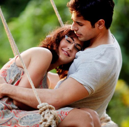 Katrina-Siddhartha Romance in Thailand! | कॅटरिना-सिद्धार्थचा थायलंडमध्ये रोमान्स ! Katrina-Siddhartha Romance in Thailand! | कॅटरिना-सिद्धार्थचा थायलंडमध्ये रोमान्स !