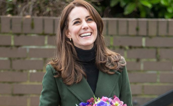 Indian designer dress worn by kettle | केटने परिधान केला भारतीय डिझायनरचा ड्रेस