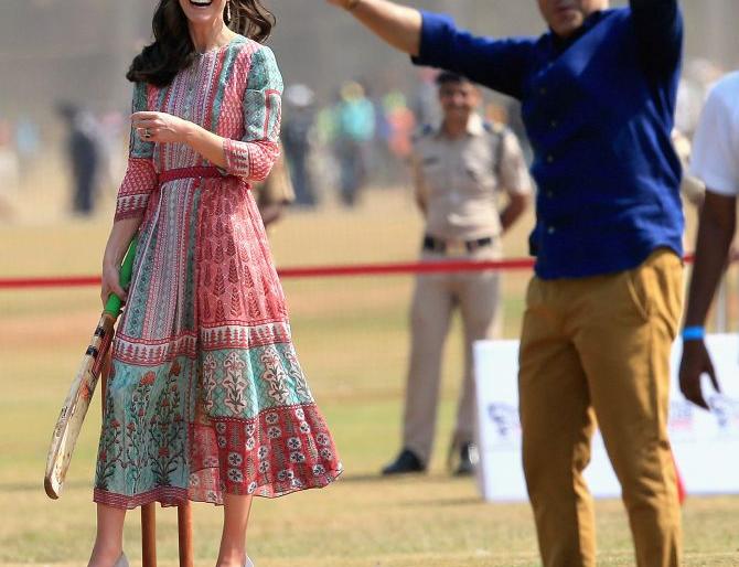 William-Kate played cricket in Mumbai | ​मुंबईत विलियम-केट खेळले क्रिकेट