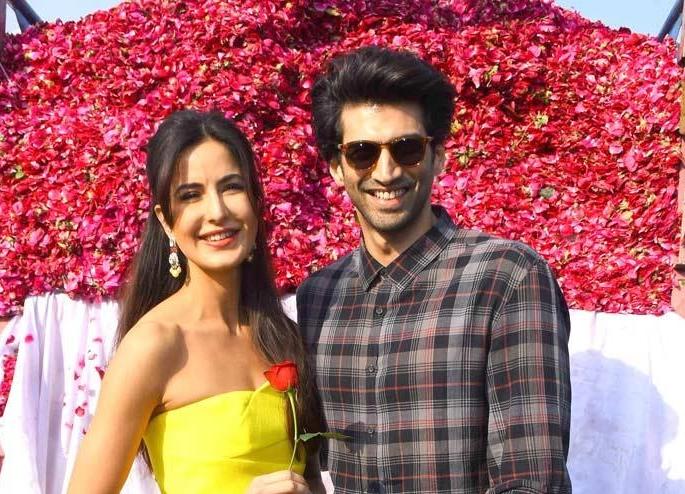 Katrina Kaif Aditya Roy-Kapoor's life is a spectacle! | कॅटरिना कैफमुळे आदित्य रॉय-कपूरच्या आयुष्याचा होतेय तमाशा! Katrina Kaif Aditya Roy-Kapoor's life is a spectacle! | कॅटरिना कैफमुळे आदित्य रॉय-कपूरच्या आयुष्याचा होतेय तमाशा!