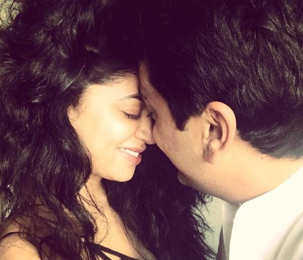 Did Kavita Kaushik's husband Ronit Biswas see the cute photo? | ​कविता कौशिकचे पती रोनित बिस्वाससोबतचे क्यूट फोटो पाहिलेत का?