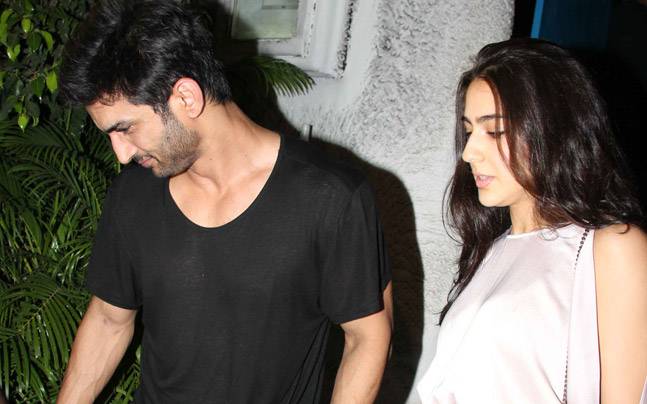 Sushant Singh Rajput and Sara Ali Khan will be launching next month's Kedarnath shoot | सुशांतसिंग राजपूत आणि सारा अली खान पुढच्या महिन्यात सुरु करणार 'केदारनाथ'चे शूटिंग Sushant Singh Rajput and Sara Ali Khan will be launching next month's Kedarnath shoot | सुशांतसिंग राजपूत आणि सारा अली खान पुढच्या महिन्यात सुरु करणार 'केदारनाथ'चे शूटिंग