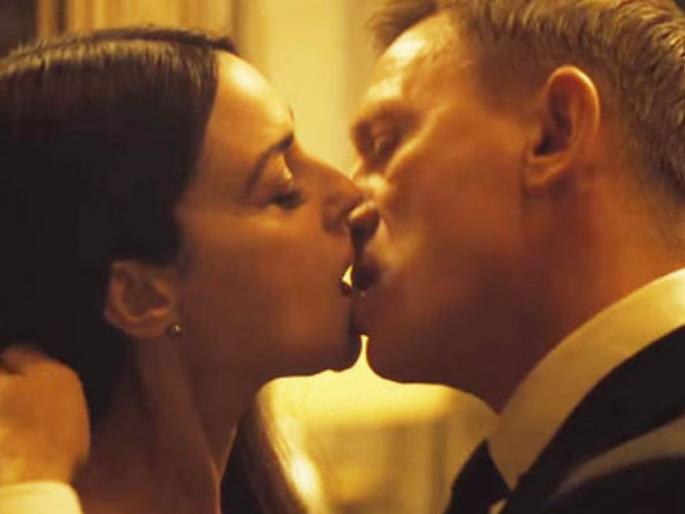 How long the kissing scene should be | किसिंग सीन किती लांब असावा