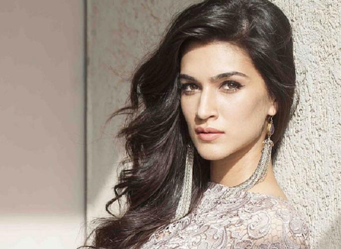 'Barfi Bollywood Barfi' actress stunned sisters in the fight! Running 'Chhariya' !! | ‘बॉलिवूडची बर्फी’ क्रिती सॅनन अडकली बहिणींच्या भांडणात! चालवणार ‘छुरियां’!! 'Barfi Bollywood Barfi' actress stunned sisters in the fight! Running 'Chhariya' !! | ‘बॉलिवूडची बर्फी’ क्रिती सॅनन अडकली बहिणींच्या भांडणात! चालवणार ‘छुरियां’!!