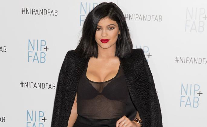 Kylie is away from social media | काइली सोशल मीडियापासून दूर