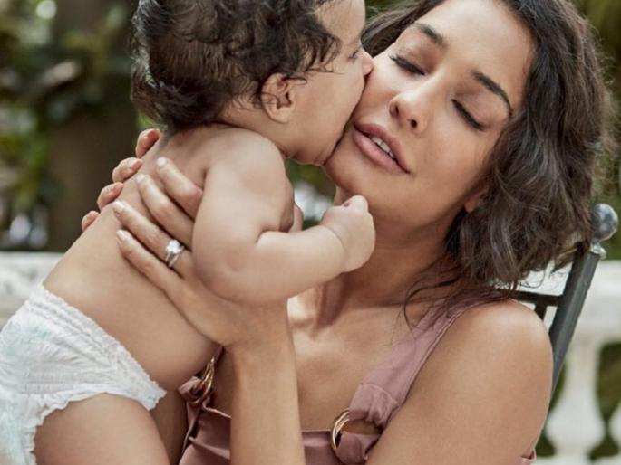 Lisa Hayden looks just as hot, just as sexy! First photoshoot done with child after delivery; | ​लीजा हेडन दिसतेय तितकीच हॉट, तितकीच सेक्सी! प्रसूतीनंतर मुलासोबत केले पहिले फोटोशूट!!