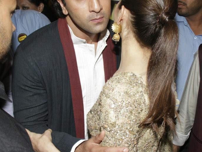 Alia-Ranbir Ghatabhate at the Lokmat Maharashtrian's The Year Award | लोकमत महाराष्ट्रीयन आॅफ द इयर पुरस्कार सोहळ्यात आलिया-रणबीरची गळाभेट! Alia-Ranbir Ghatabhate at the Lokmat Maharashtrian's The Year Award | लोकमत महाराष्ट्रीयन आॅफ द इयर पुरस्कार सोहळ्यात आलिया-रणबीरची गळाभेट!