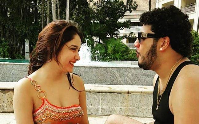 Kumkum Bhagya Fame Leena Jumani's boyfriend Rahul did this? | कुमकुम भाग्य फेम लीना जुमानीचा प्रियकर राहुल सचदेवाने हे काय केले? Kumkum Bhagya Fame Leena Jumani's boyfriend Rahul did this? | कुमकुम भाग्य फेम लीना जुमानीचा प्रियकर राहुल सचदेवाने हे काय केले?