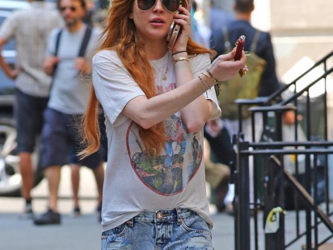 Lindsay Lohan Turns Trouble due to Tired Housework | थकीत घरभाड्यामुळे लिंडसे लोहान अडचणीत Lindsay Lohan Turns Trouble due to Tired Housework | थकीत घरभाड्यामुळे लिंडसे लोहान अडचणीत
