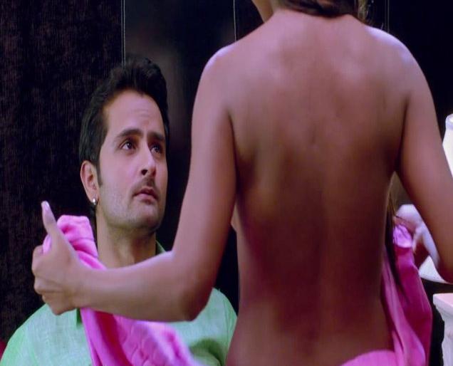 VIDEO: The actress's bold actress Sunny Leone will be back in this movie | VIDEO : या सिनेमात अभिनेत्रीच्या बोल्डलुकने सनी लियोनीला टाकले मागे VIDEO: The actress's bold actress Sunny Leone will be back in this movie | VIDEO : या सिनेमात अभिनेत्रीच्या बोल्डलुकने सनी लियोनीला टाकले मागे
