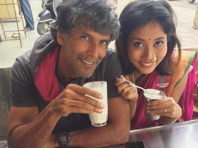 see photos: Milind Soman is also in love with half-aged teen! | see photos : मिलिंद सोमणही पडला अर्ध्या वयाच्या तरूणीच्या प्रेमात!!