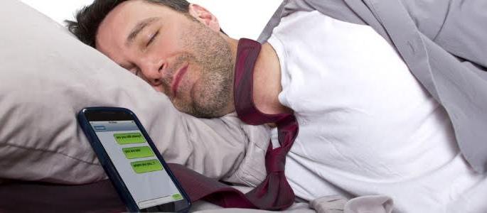 Not sleeping at the mobile while sleeping | ​झोपतांना मोबाईल जवळ नकोच