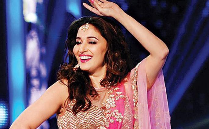 Madhuri will return to smaller screens through this program | ​या कार्यक्रमाद्वारे माधुरी दिक्षित करणार छोट्या पडद्यावर पुनरागमन