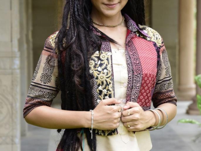 Chakravyuh on the set of the series, the glory of the Mahabharata has happened | चक्रव्यूह या मालिकेच्या सेटवर महिमा मकवाणाला झाला अपघात Chakravyuh on the set of the series, the glory of the Mahabharata has happened | चक्रव्यूह या मालिकेच्या सेटवर महिमा मकवाणाला झाला अपघात