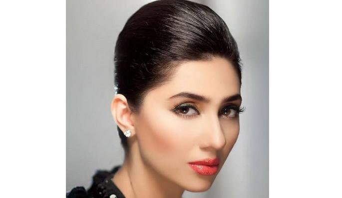 Mahira Khan promoting 'Rais'; But from 'Skype'? | ‘रईस’चे प्रमोशन माहिरा खान करणार ; पण ‘स्काईप’ वरून?