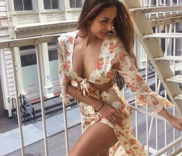The dress that Malaika Arora dressed, the connection to the princess of Britain! | मलाइका अरोराने परिधान केला असा ड्रेस, ज्याचे ब्रिटनच्या राजकुमारीशी जुळले कनेक्शन! The dress that Malaika Arora dressed, the connection to the princess of Britain! | मलाइका अरोराने परिधान केला असा ड्रेस, ज्याचे ब्रिटनच्या राजकुमारीशी जुळले कनेक्शन!