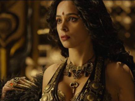 Mallika's Queen Look | मल्लिकाचा क्वीन लुक