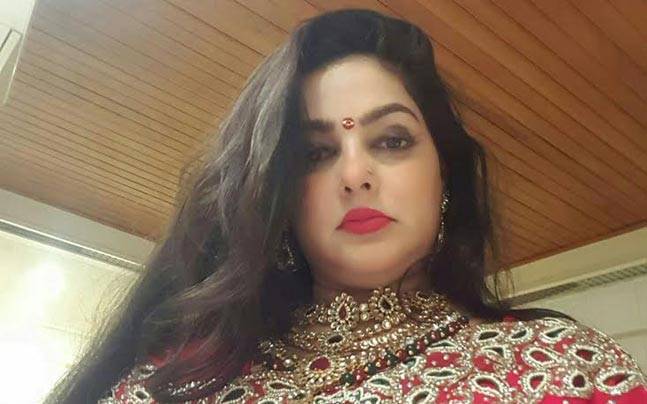 Mamta Kulkarni's husband Wiki Goswami arrested | ममता कुळकर्णीचा पती विकी गोस्वामीला अटक Mamta Kulkarni's husband Wiki Goswami arrested | ममता कुळकर्णीचा पती विकी गोस्वामीला अटक