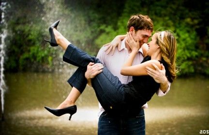 Different views for the girl and wife | गर्लफेंड्र व पत्नीसाठी वेगवेगळी नजर Different views for the girl and wife | गर्लफेंड्र व पत्नीसाठी वेगवेगळी नजर