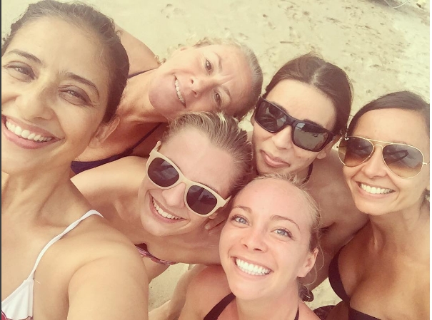 Ilyuu Girl Manisha Koirala Enjoying beach fun in Thailand | इलूइलू गर्ल मनिषा कोईराला थायलंडमध्ये बीचवर करतेय एन्जॉय