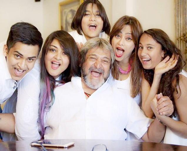 Mahesh Manjrekar Family Photo | महेश मांजरेकर फॅमिली फोटो Mahesh Manjrekar Family Photo | महेश मांजरेकर फॅमिली फोटो