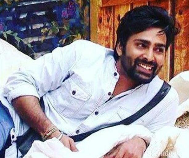 Bigg Boss 10: Winner Manavir left silence for passing, saying that I am married | Bigg Boss 10: विजेता मनवीर गुजरने सोडले मौन,म्हणाला आहे मी विवाहीत Bigg Boss 10: Winner Manavir left silence for passing, saying that I am married | Bigg Boss 10: विजेता मनवीर गुजरने सोडले मौन,म्हणाला आहे मी विवाहीत