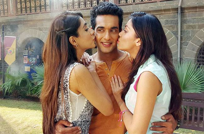 Drama in the crowd | मस्तानगी मध्ये ड्रामा